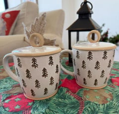 CANECA COM TAMPA EM CERÂMICA - PINHEIROS DE NATAL RÚSTICO